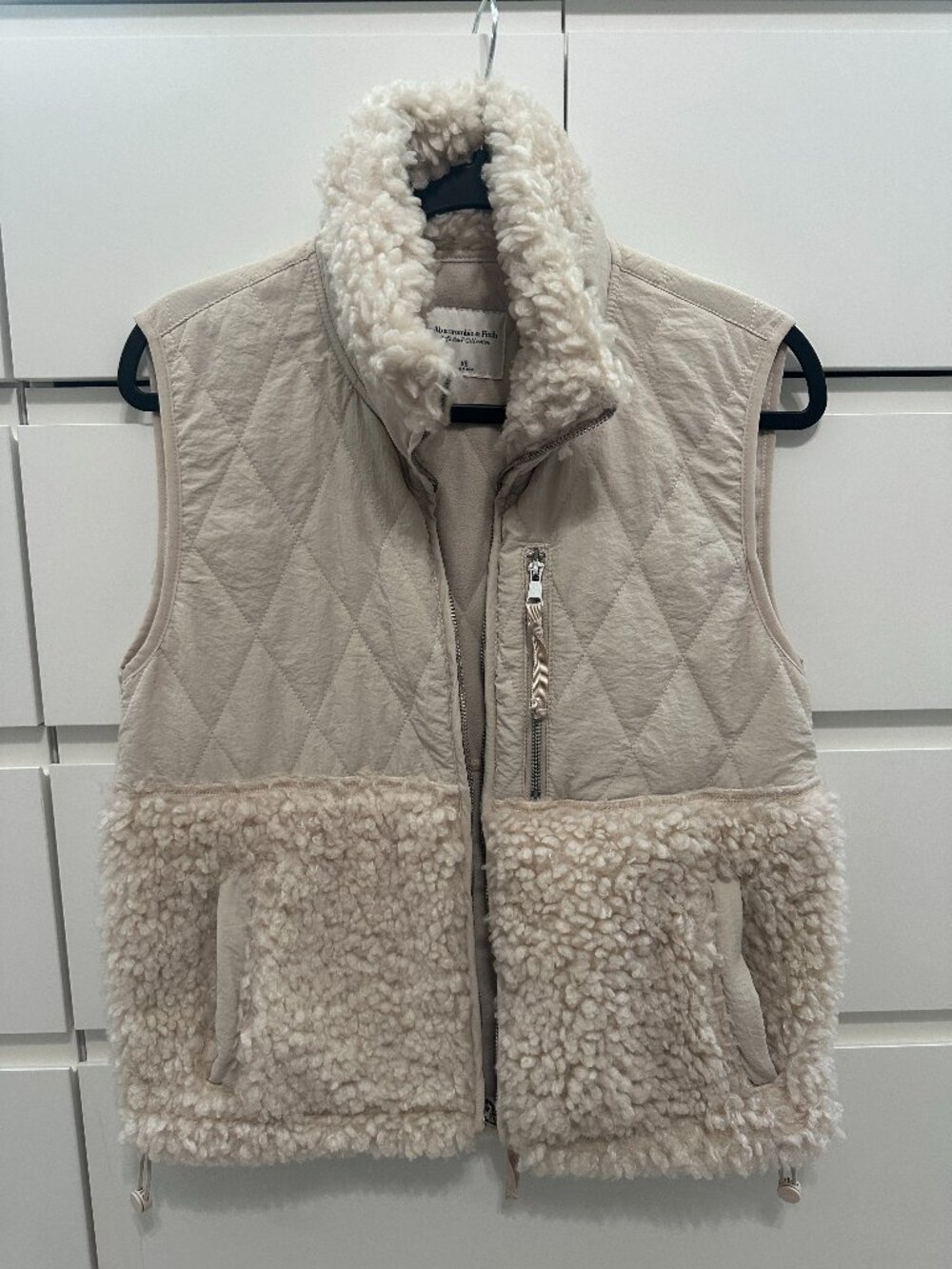 Abercrombie XS Quilted Sherpa Fleece Vest Cream